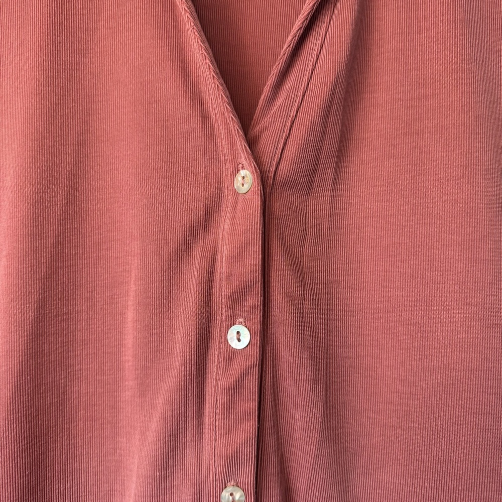 Green Envelope Los Angeles Rose Button-Up Blouse Women’s Size Medium - Picture 3 of 6